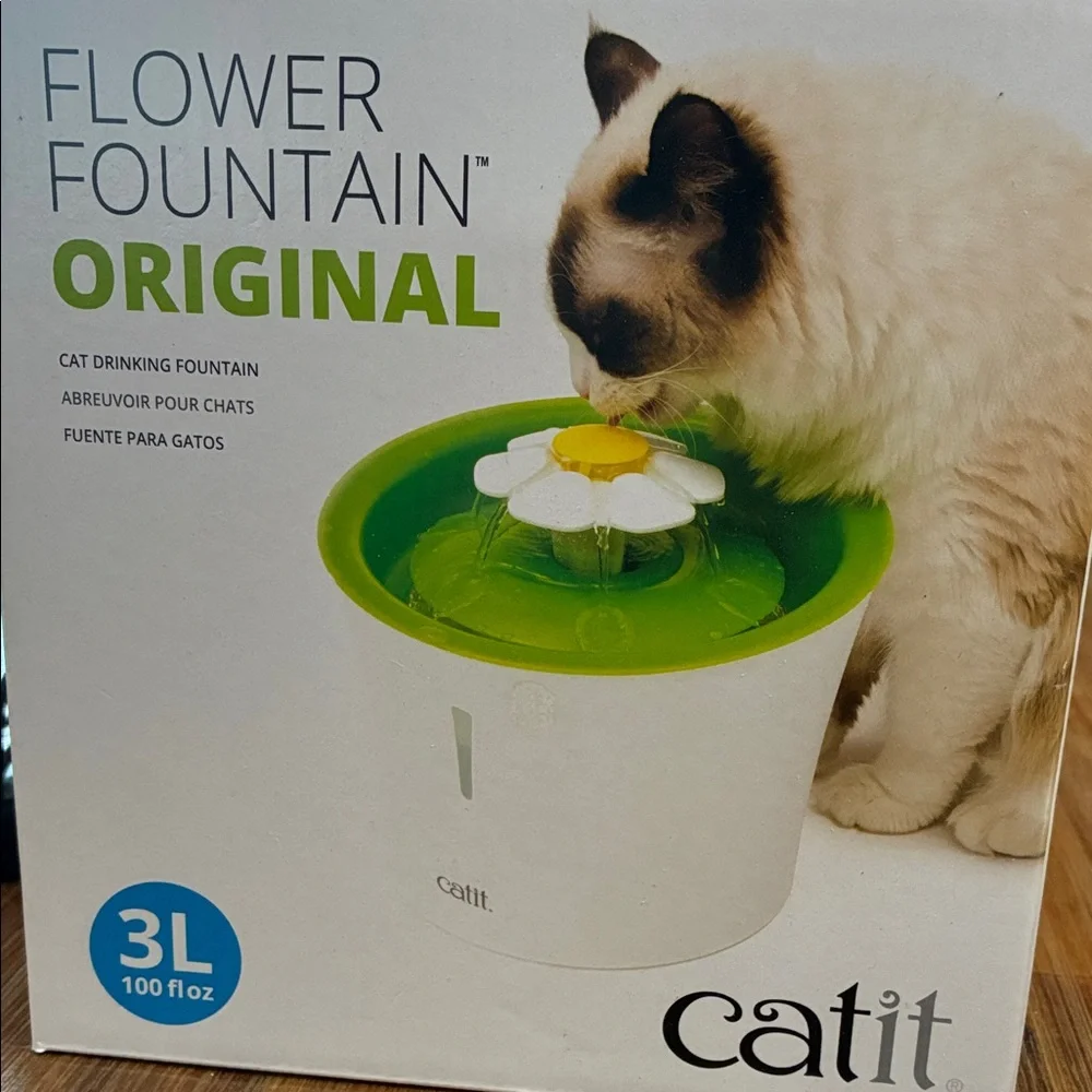 Flower Cat Drinking Fountain - Green and White without filter